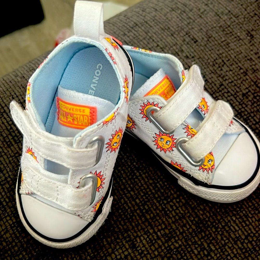 Cute Converse for toddler. Size 5. Barely used. Good Condition ☺️